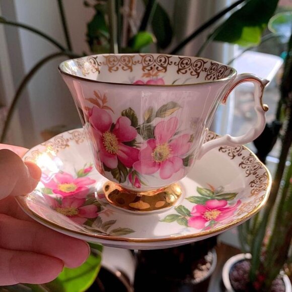 Beautiful Royal Albert pink and gold Prairie Rose teacup - Picture 8 of 10